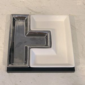 Verdici silver and white jig saw pieces on a black board